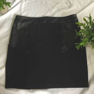 CUTE MINI SKIRT WITH FAUX LEATHER DETAILING!!